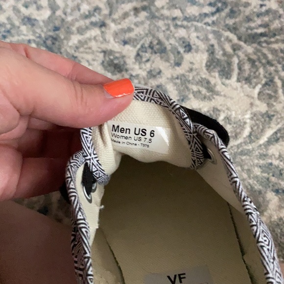 Vans tennis shoes - Picture 5 of 5